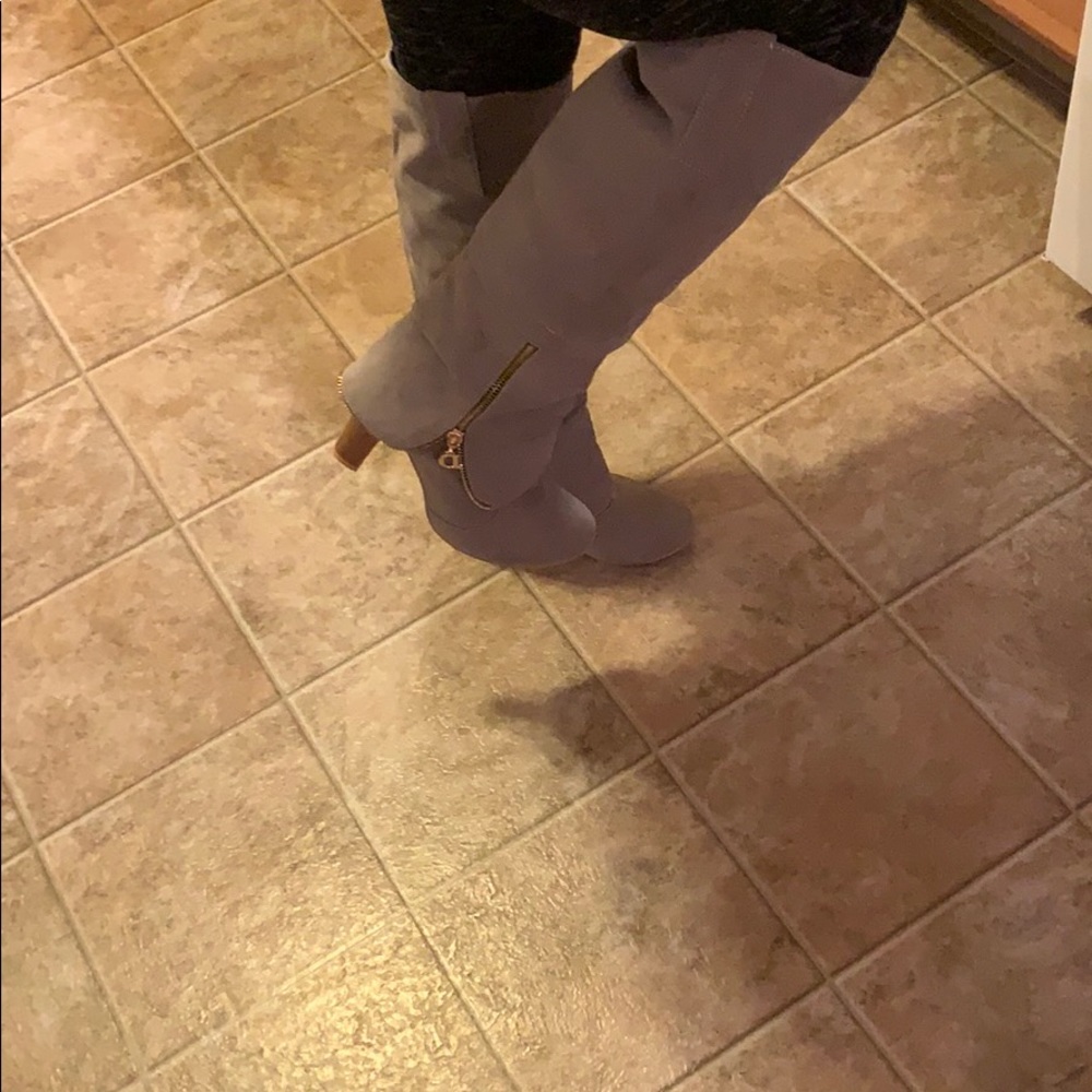 Boots 👢 over the knee